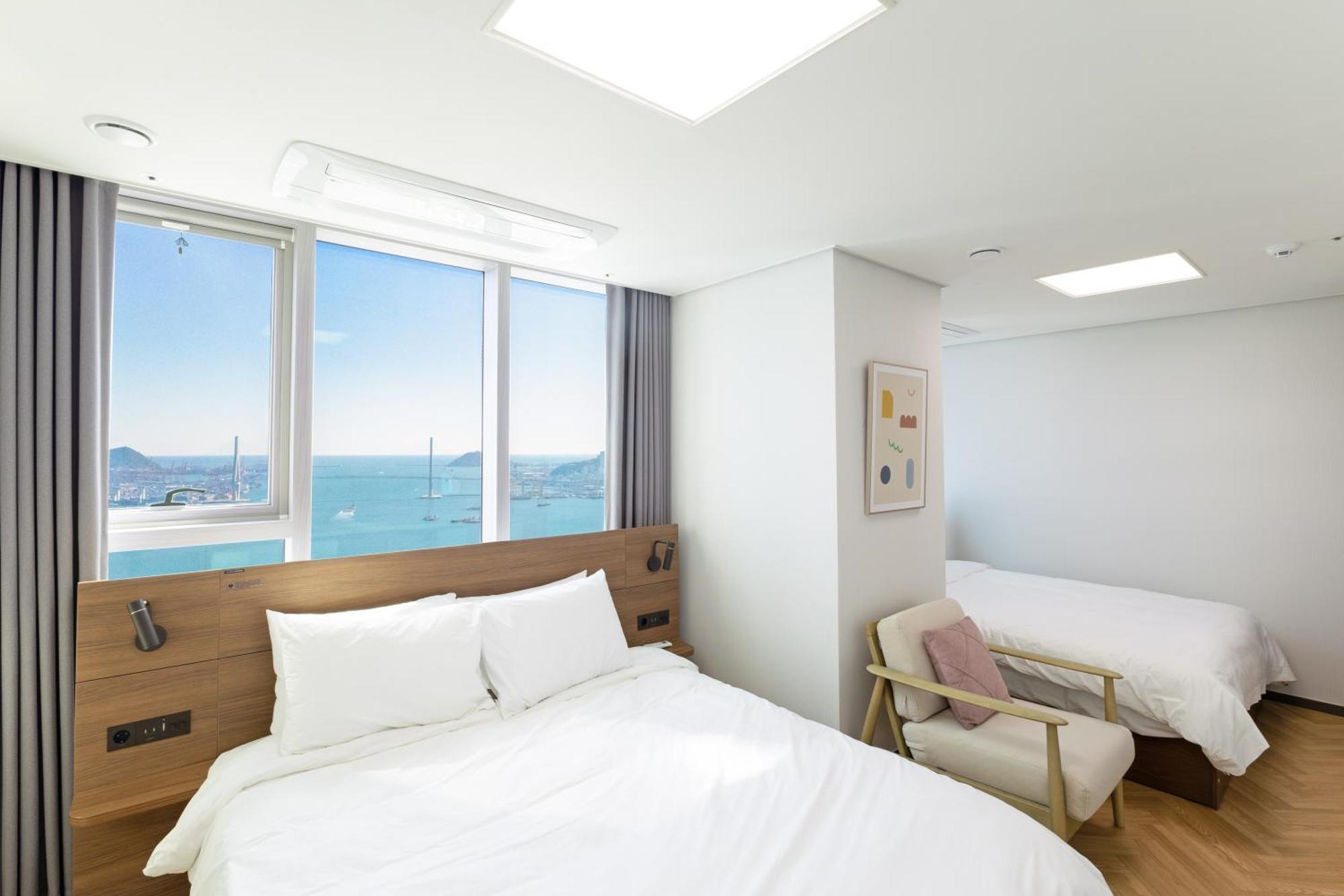 Brown Suites Busan Station Exterior foto