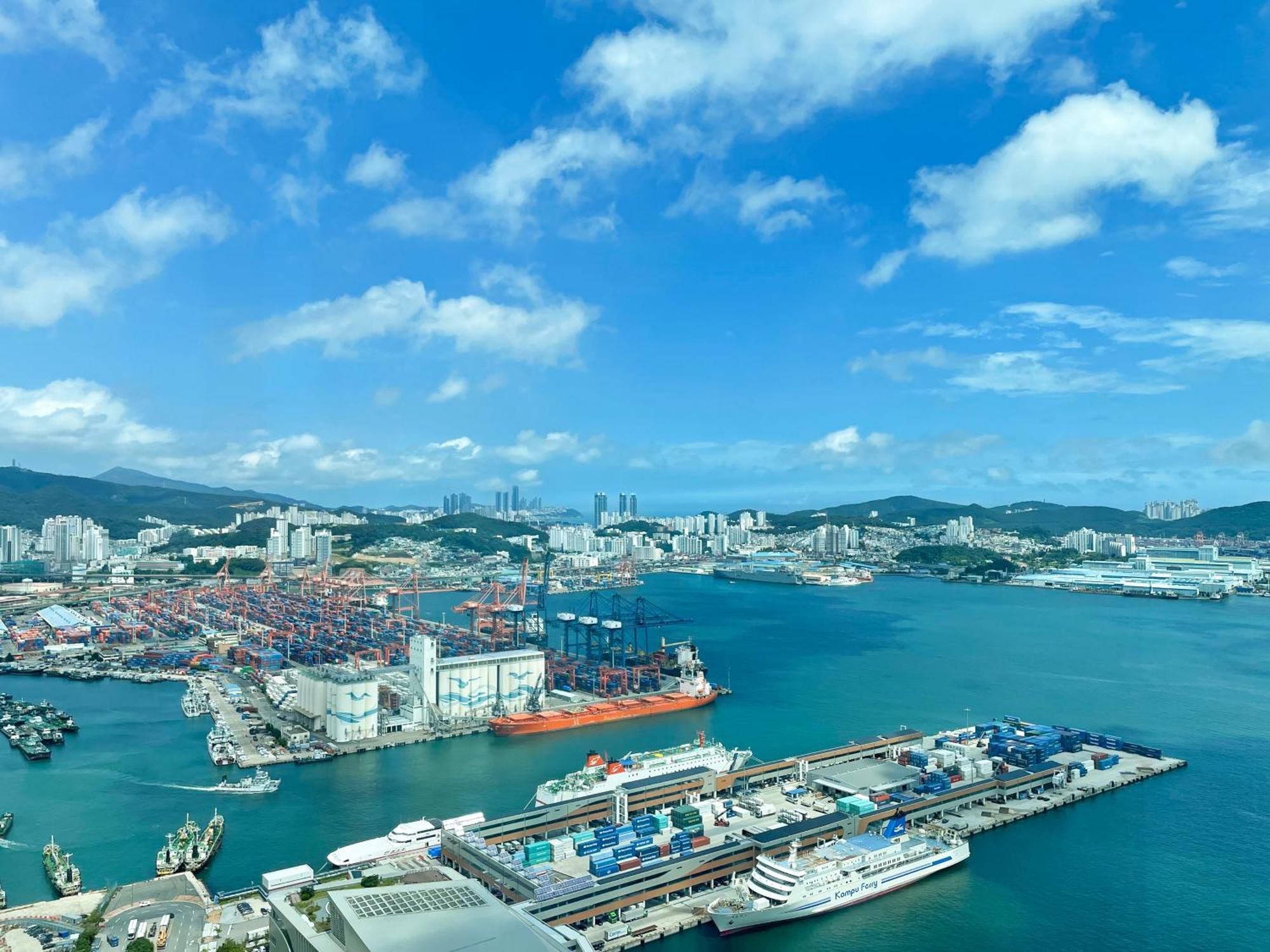 Brown Suites Busan Station Exterior foto